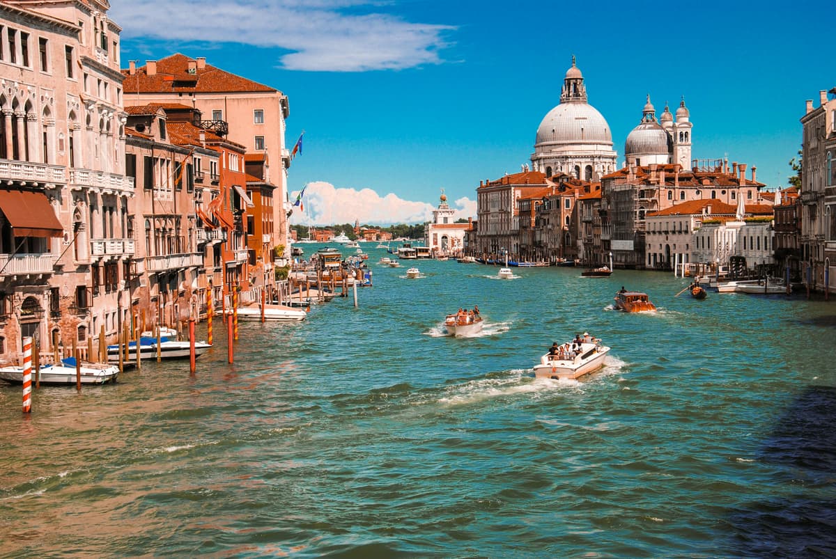 Reliable Private Airport Transfers Throughout Italy